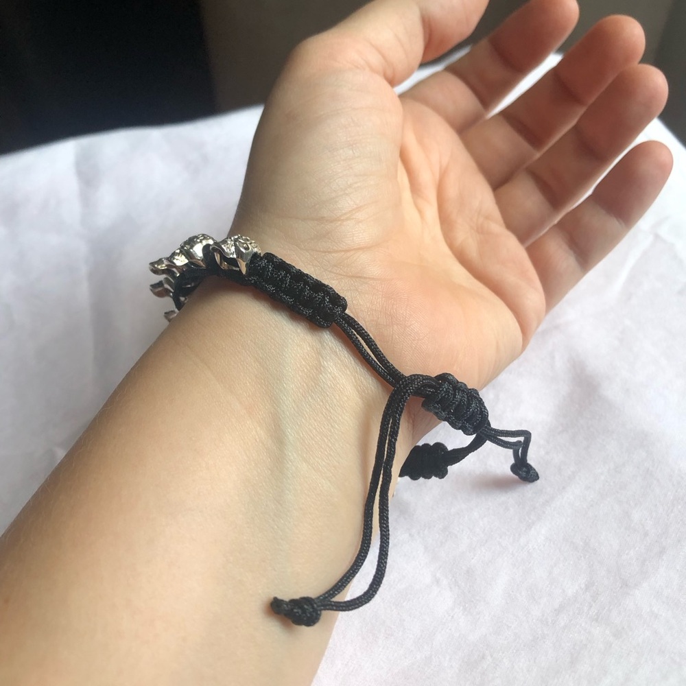 Gothic Style Adjustable Silver Skull Bracelet - Picture 4 of 5